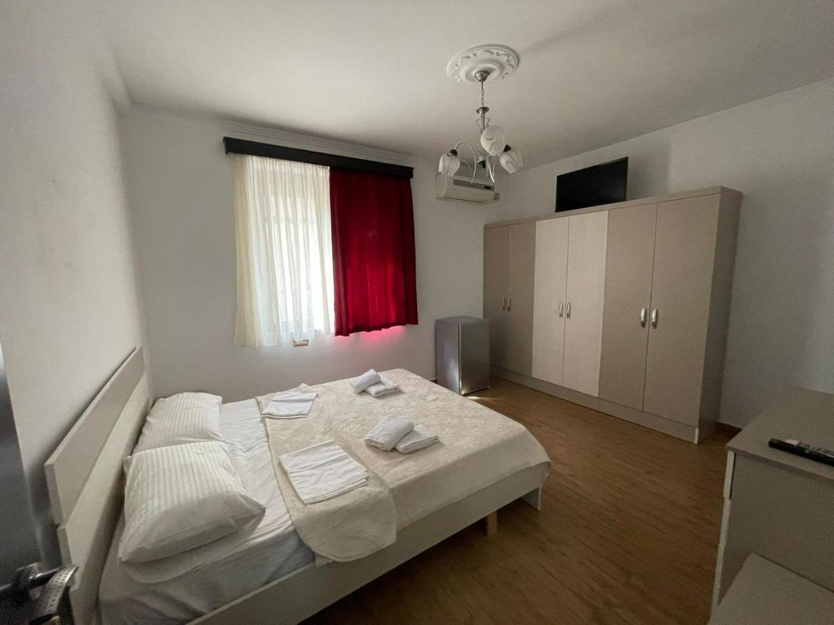 Centre Hotel Berat Exteriör bild