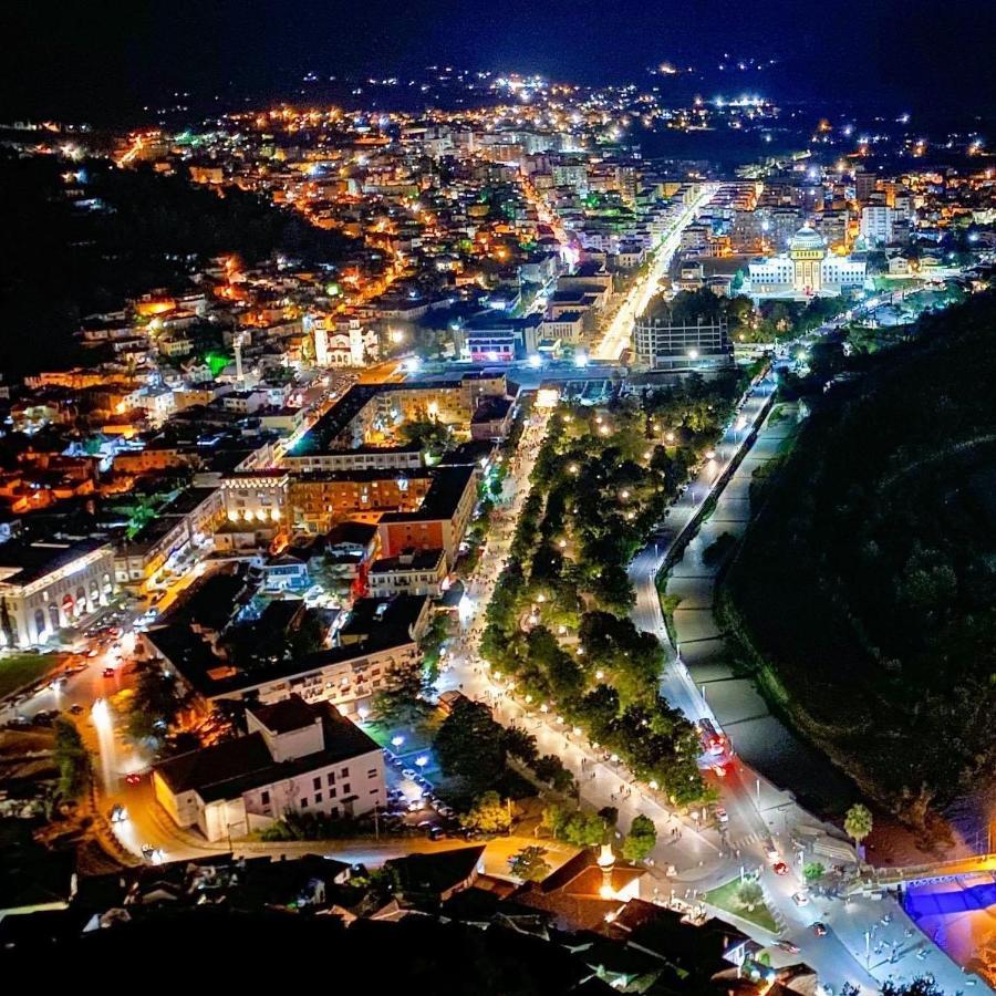 Centre Hotel Berat Exteriör bild